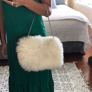 UGG  genuine sheep clutch